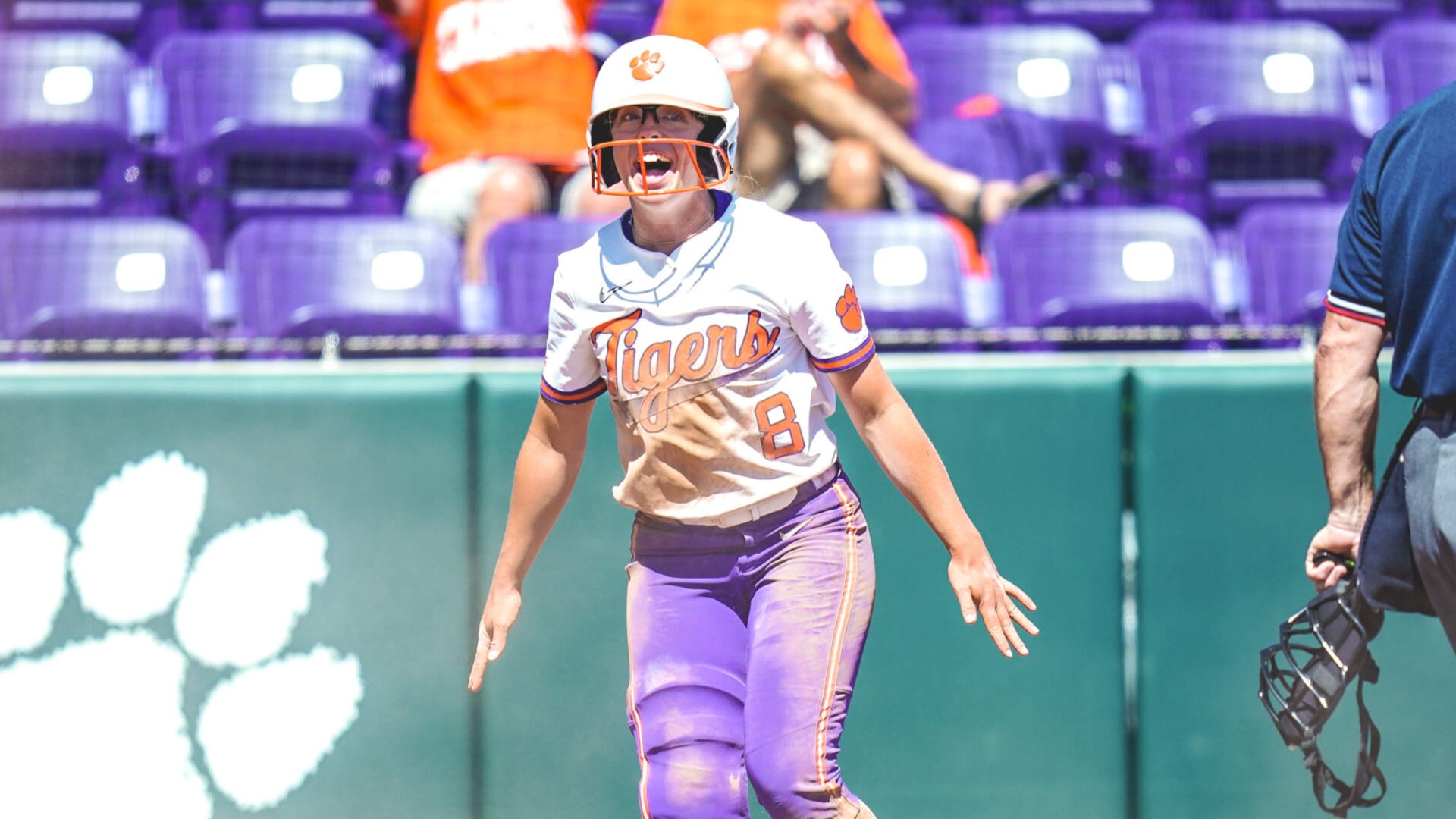 Clemson Softball Sweeps N C State Pushing Winning Streak To 17 Straight