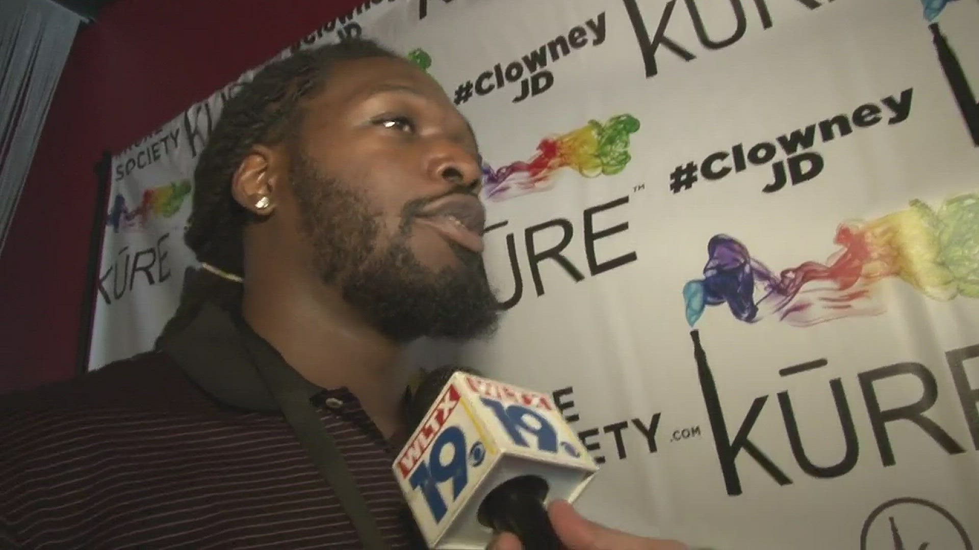 Clowney Talks About Vape Shops and Football