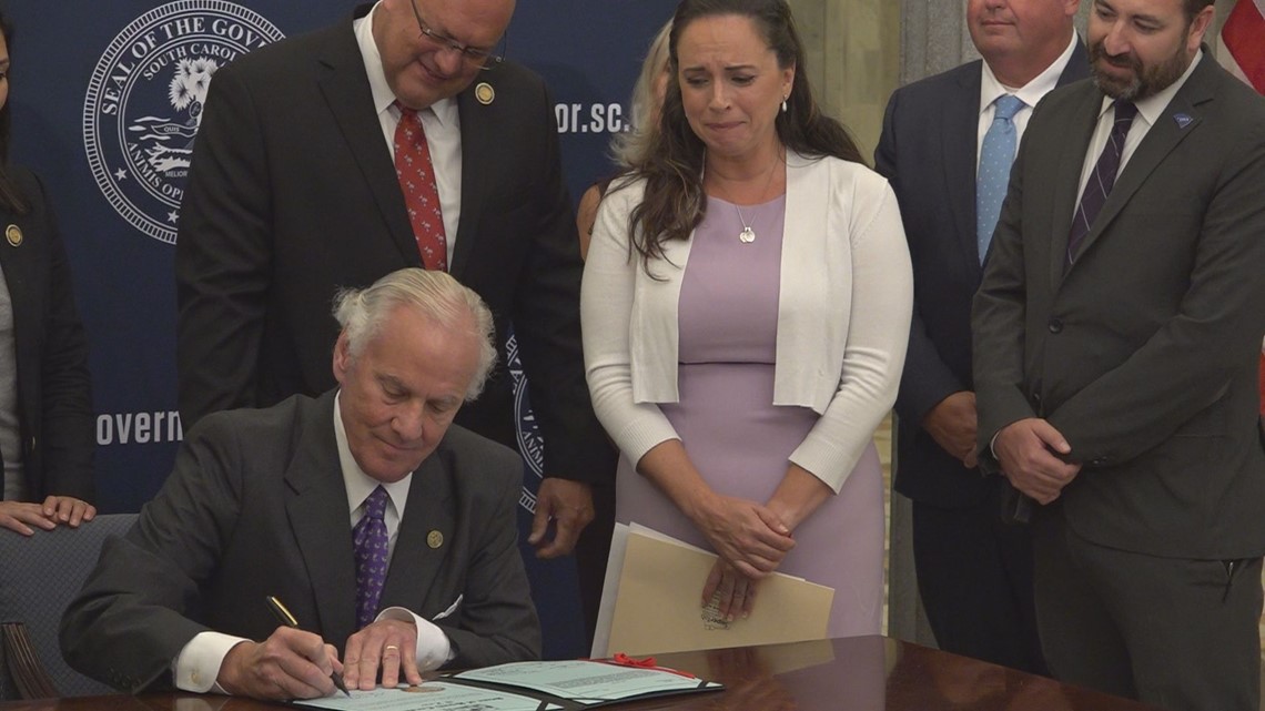 Governor Ceremonially Signs Alzheimer's And Dementia Bill | Wltx.com