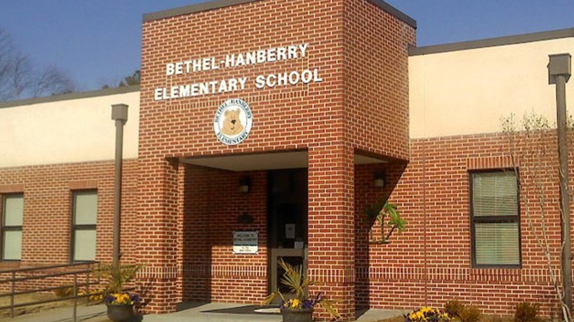 Former students get chance to visit school before teardown