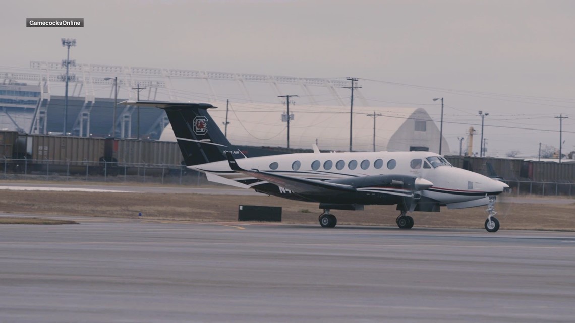 WATCH - Shane Beamer arrives in Columbia with the family | wltx.com
