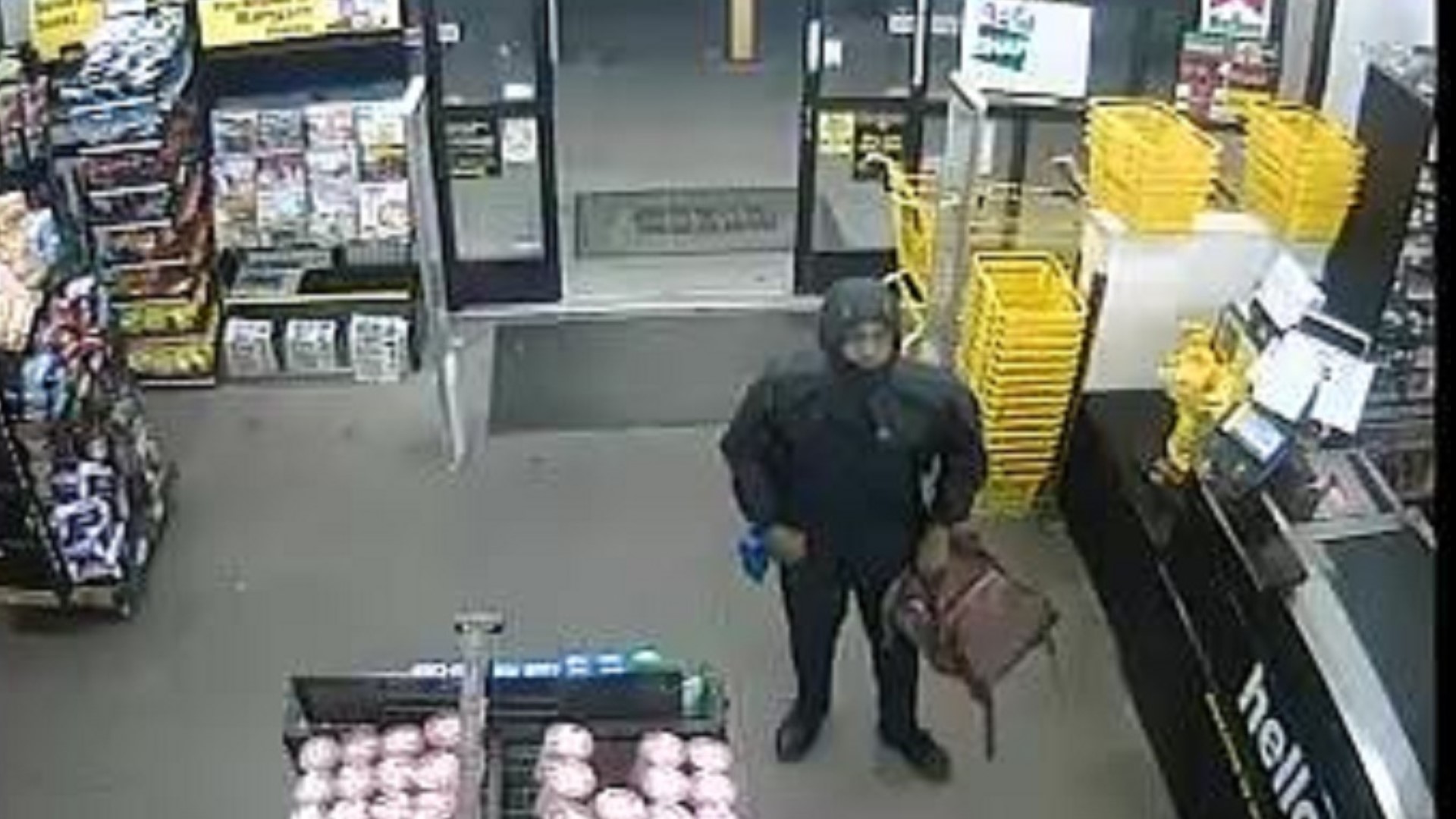 Suspect robbed Dollar General at gunpoint, deputies say