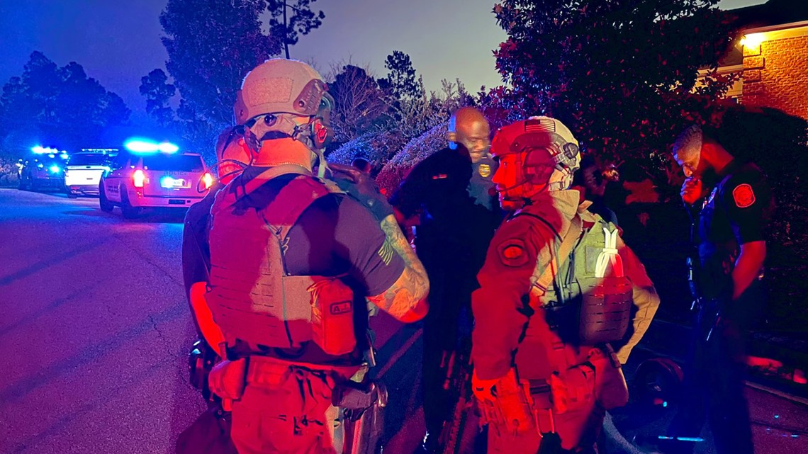 Columbia Police respond to barricaded man in Woodcreek Farms area ...