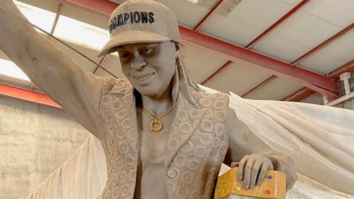 Images of Dawn Staley bronze statue released | wltx.com