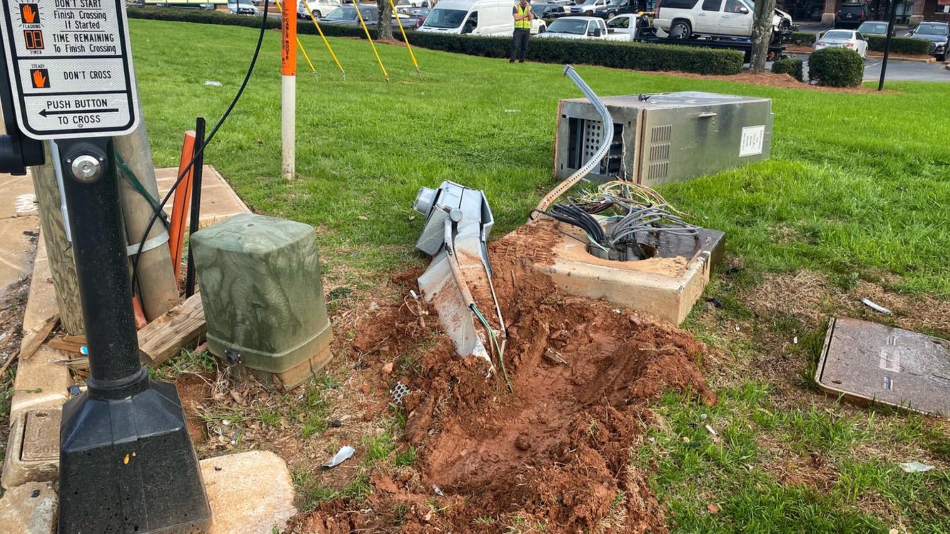 Traffic signal out at Lexington intersection after crash