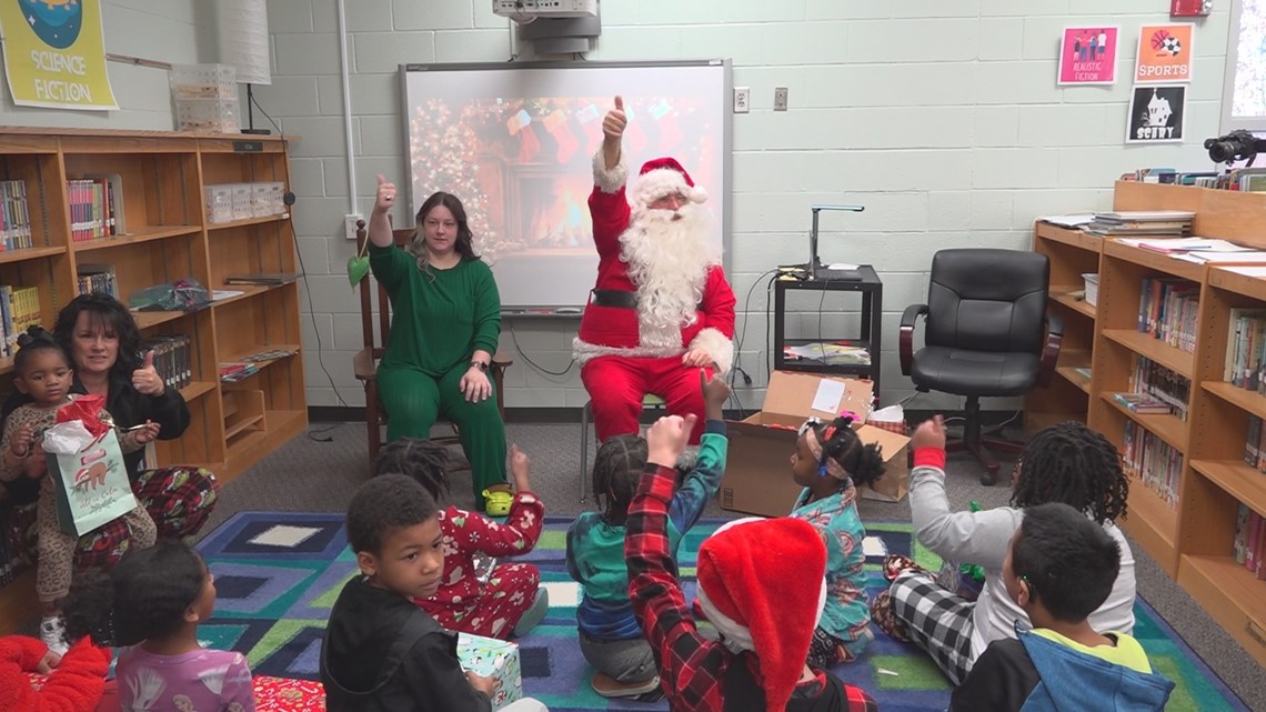 Signing Santa visits Brennen Elementary for annual event | wltx.com