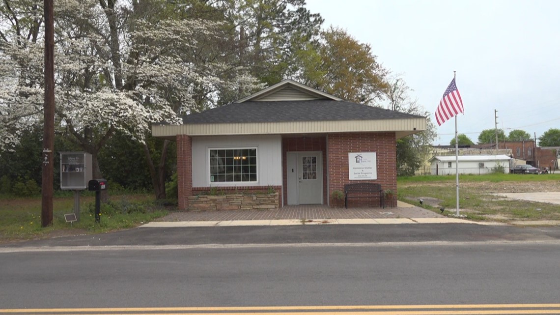 Lee County opens first homeless shelter to provide resources for community