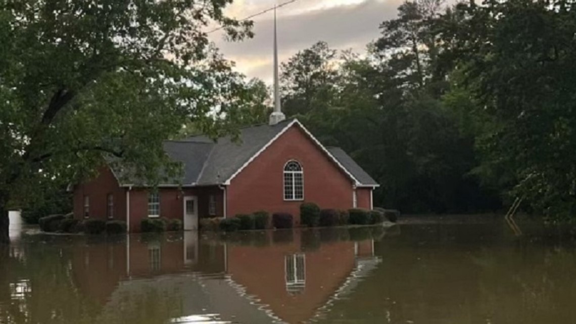 Water flood waters dump into BatesburgLeesville church