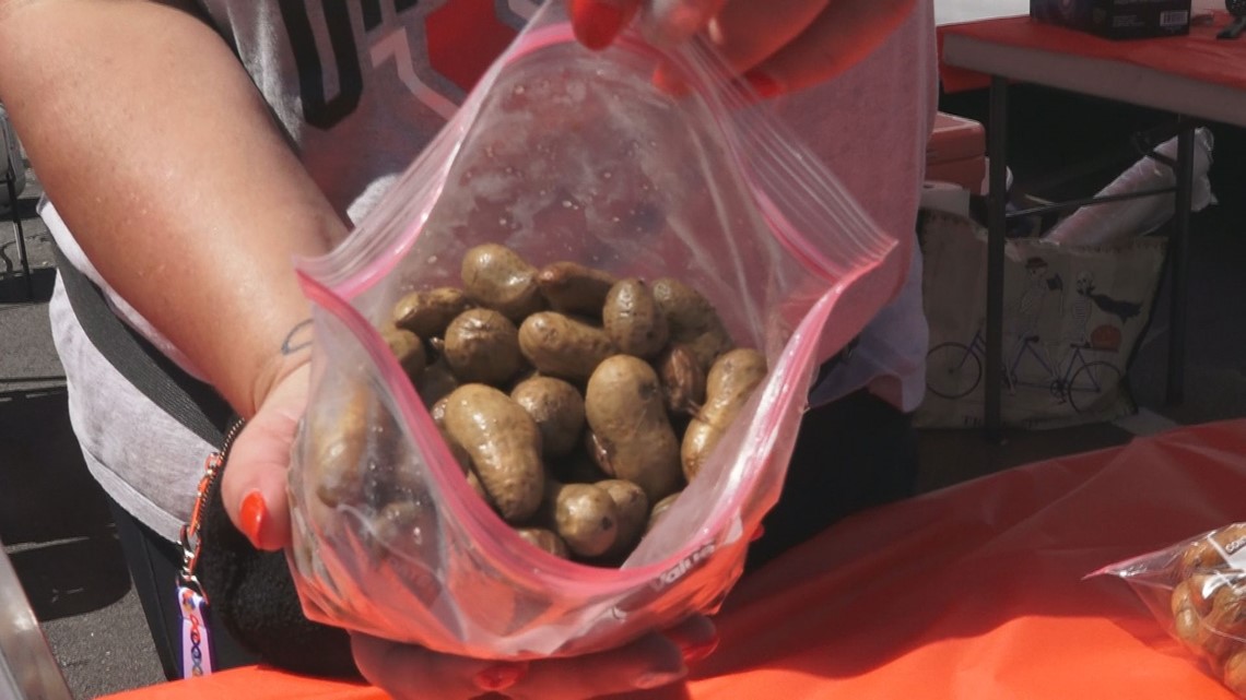 Boiled peanut makers compete at Tin Roof in Columbia, SC - Vimarsana News