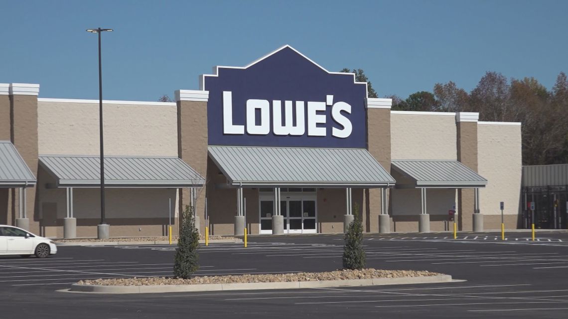 Manning looks forward to new Lowe's store, future growth