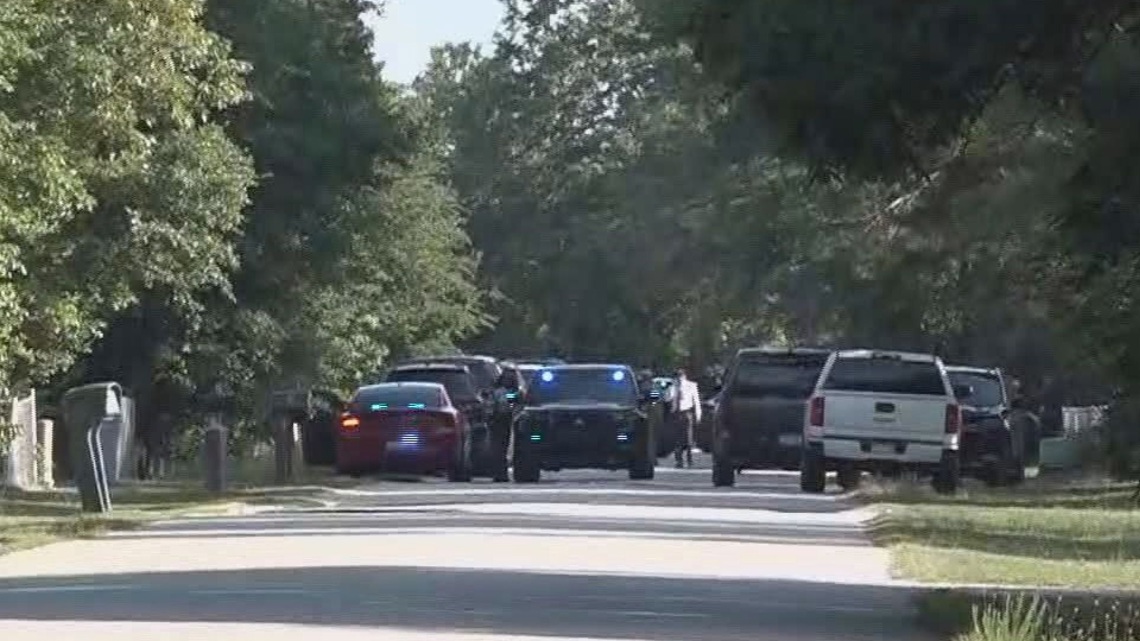 Hostages safe, man in custody, Sumter County deputies say | wltx.com