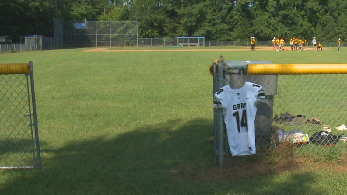 Paying tribute to Phil Petty on the first day of practice | wltx.com