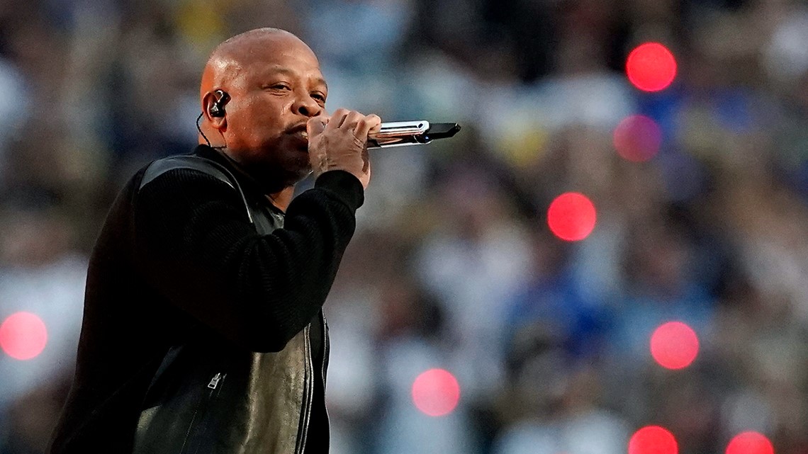 See how Dr. Dre and Snoop Dogg honoured Tupac at the Superbowl halftime show