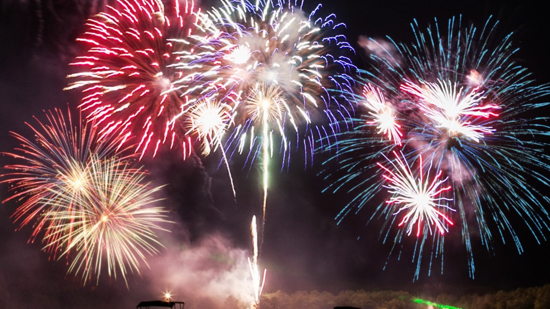Watch all of the fireworks that capped the 2022 4th of July Celebration on Lake Murray.