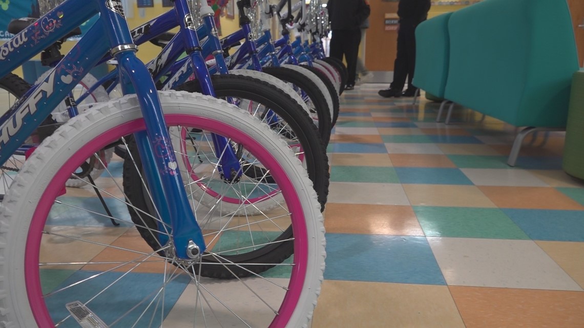 Richland Fire Dept delivers bikes to a midlands elementary school - Vimarsana News
