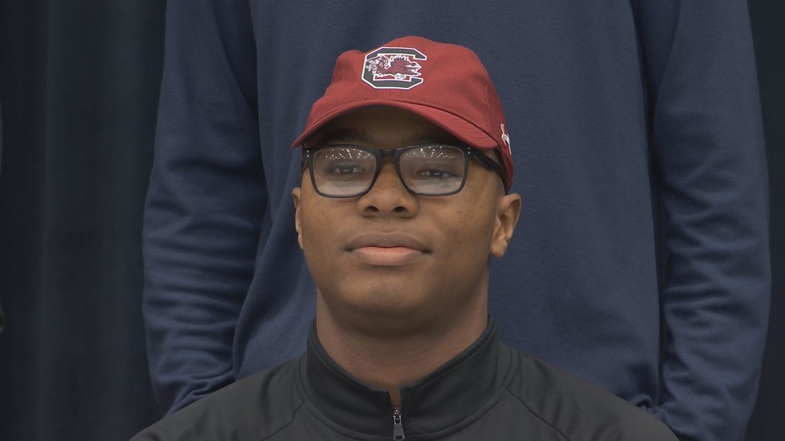 LaNorris Sellers signs with South Carolina
