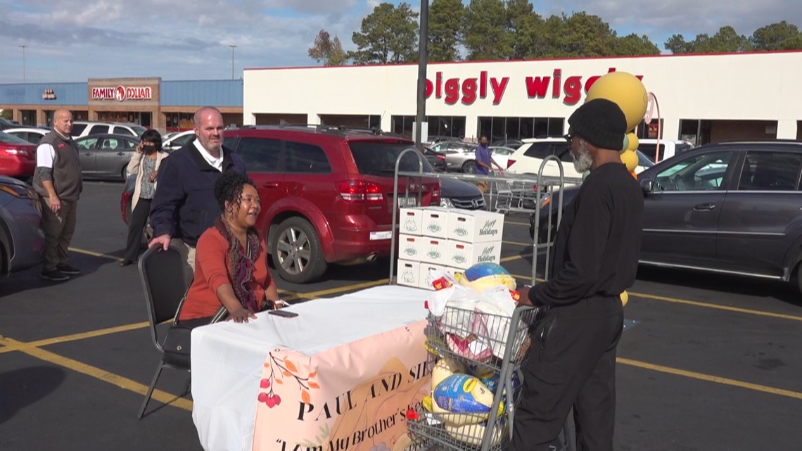A spirit of giving: Woman hosts inaugural Thanksgiving food drive to honor late father, serve Sumter residents