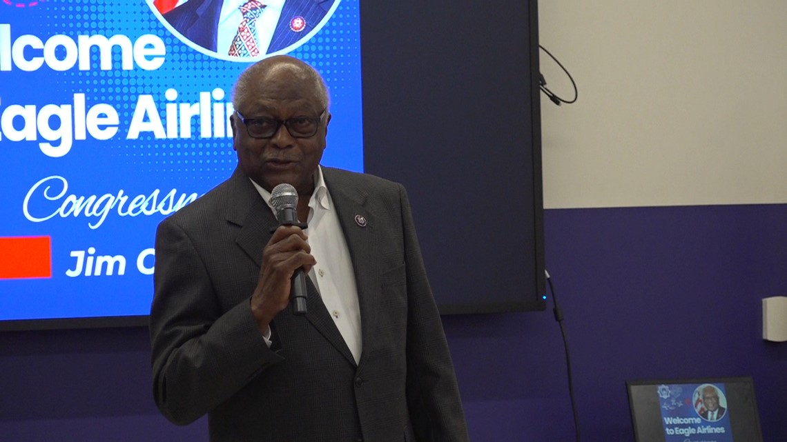 US Congressman James Clyburn visits old elementary school, now a charter school, in Sumter