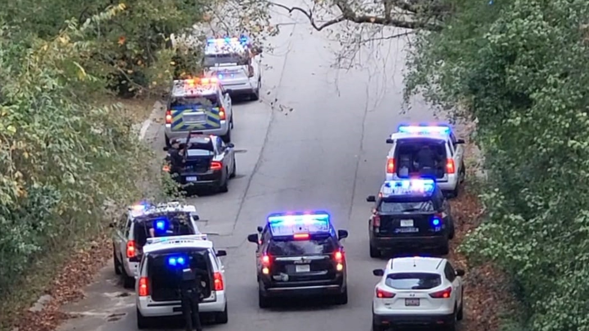 West Columbia Police investigate barricaded suspect, close road