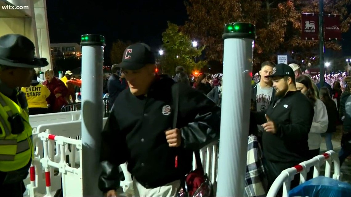 Fan flock to Columbia for Palmetto Bowl and Trump visit