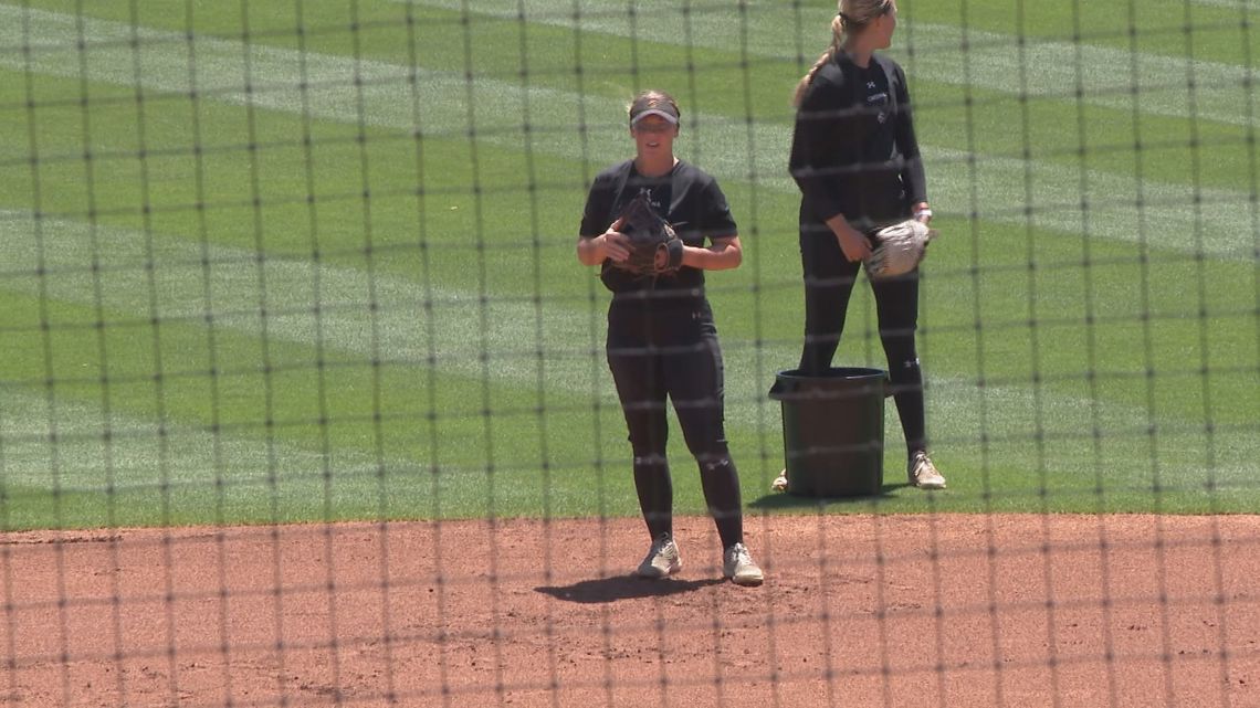 South Carolina shortstop enters the NCAA Transfer Portal