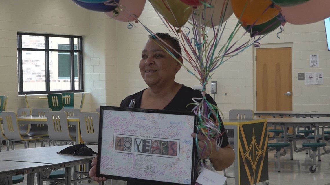 Cafeteria Manager Wanda Fowler celebrates 40 years on the job - Vimarsana News