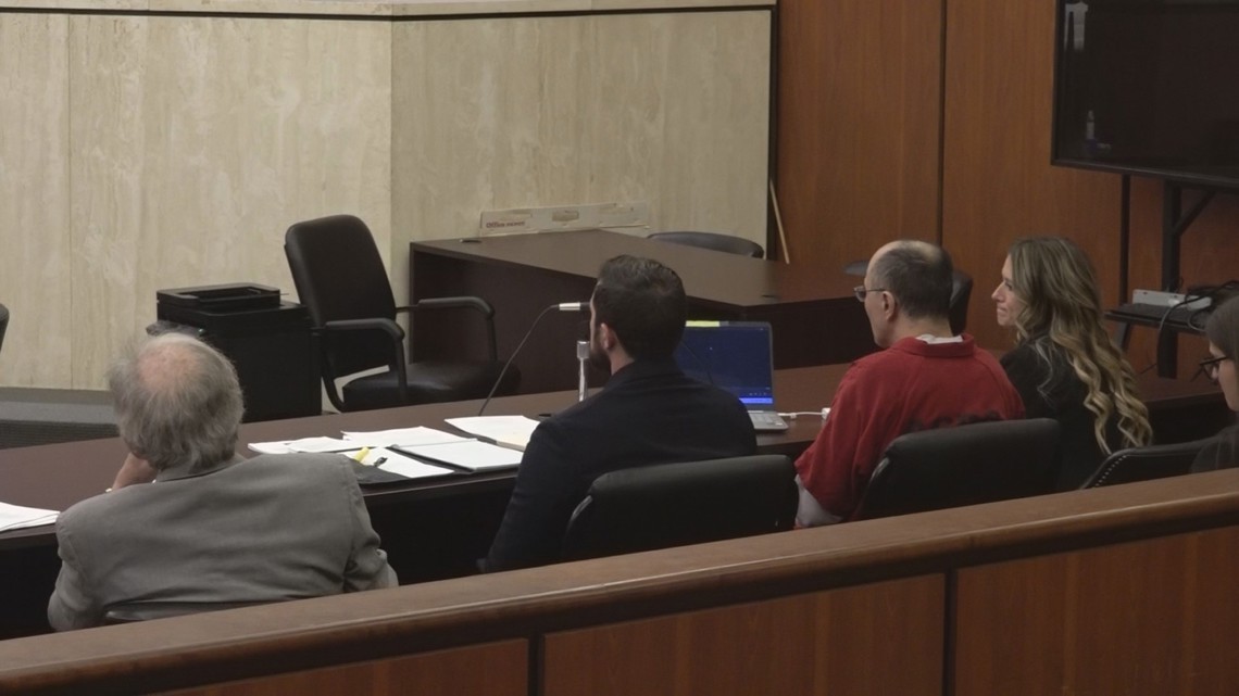 Hakim menolak semua gerakan pembelaan dalam kasus Rick Chow. Sidang dalam kasus kematian remaja akibat tembakan dijadwalkan pada 25 Mei.