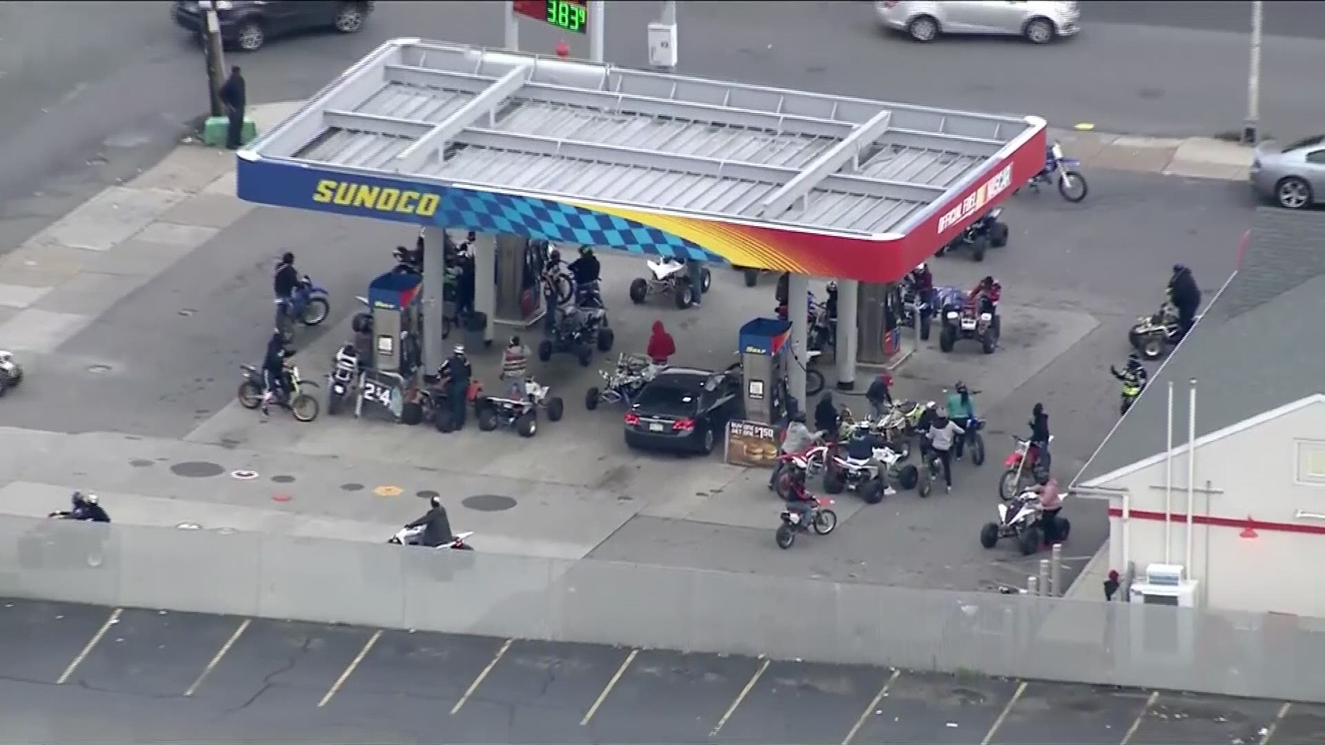Hundreds of motorbikes and ATVs on Philadelphia streets on Sunday left Philadelphia Police scrambling to keep tabs on the developing situation.