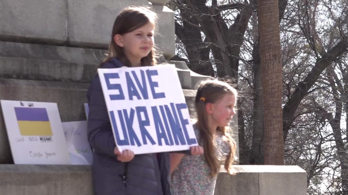 Ukraine natives rally outside South Carolina State House - Vimarsana News