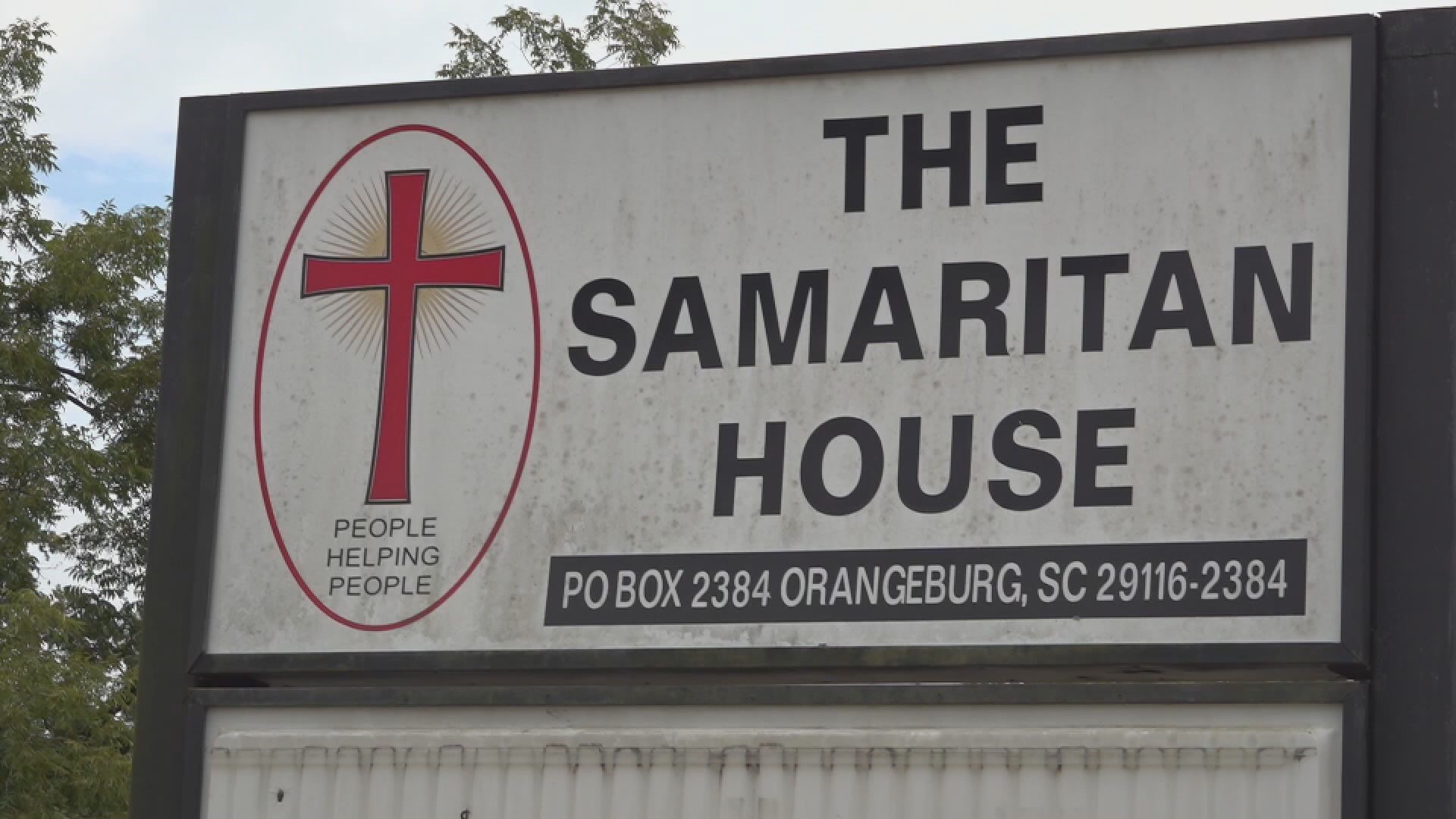 The Samaritan House prepared a Christmas Eve feast for the residents and is providing 250 meals for the community on Christmas Day.  News19's Devin Johnson reports.