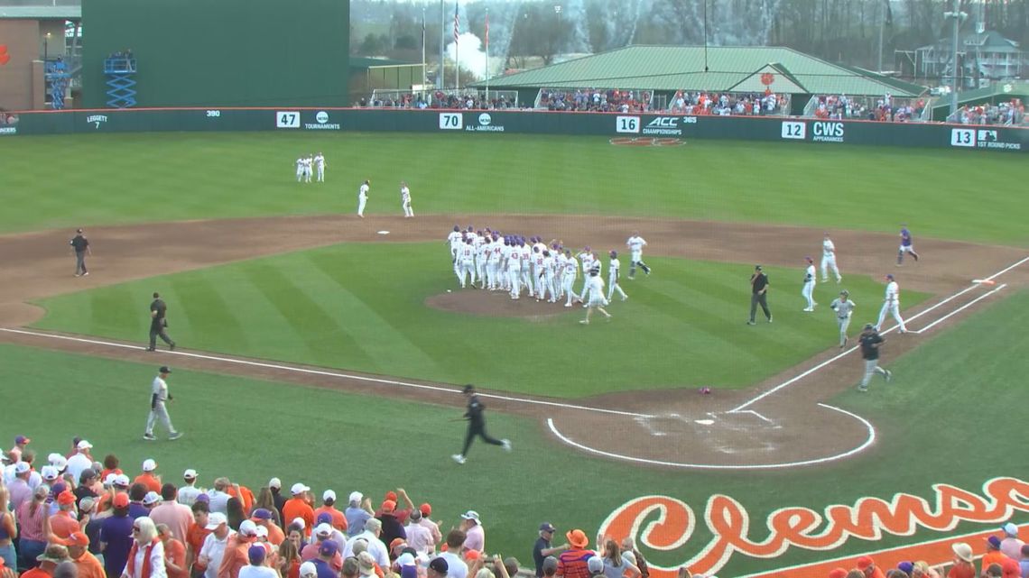 Clemson defeats South Carolina 7-2 in game three of their series