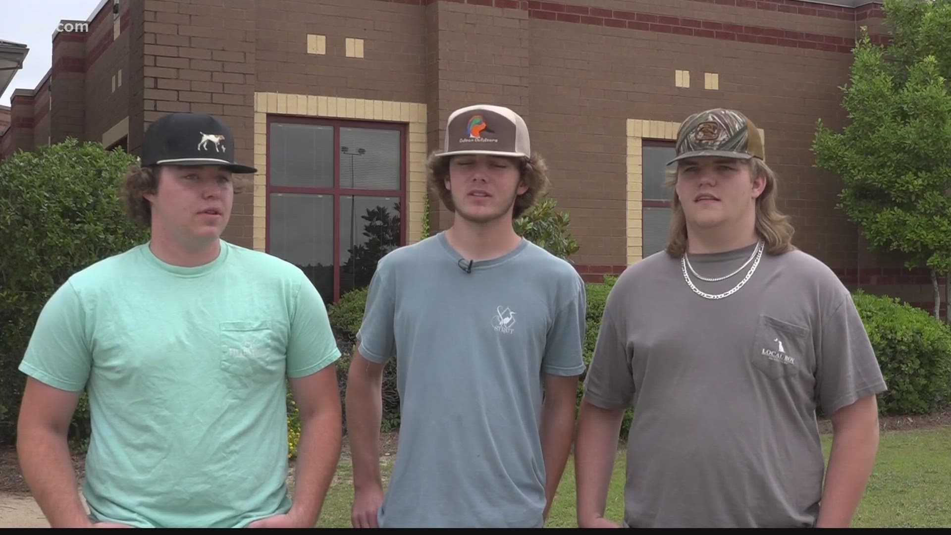 Three Gilbert high schoolers are being called heroes after helping fire victims on their way to school.