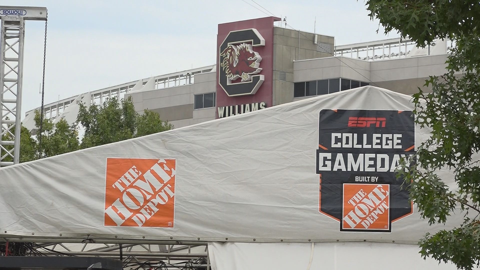 Gamecocks' Dawn Staley joins ESPN GameDay in Columbia | wltx.com
