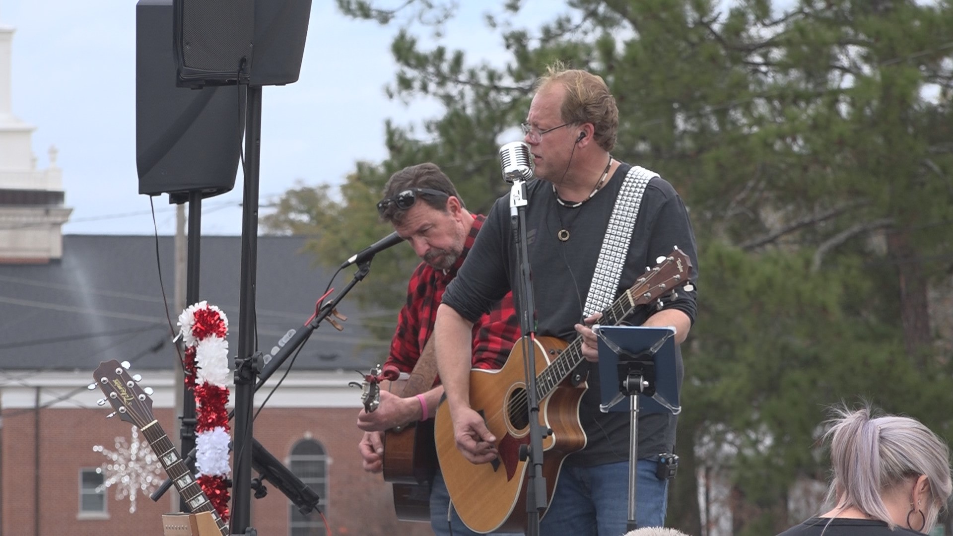 Cayce residents gather for holiday fun, Christmas parade