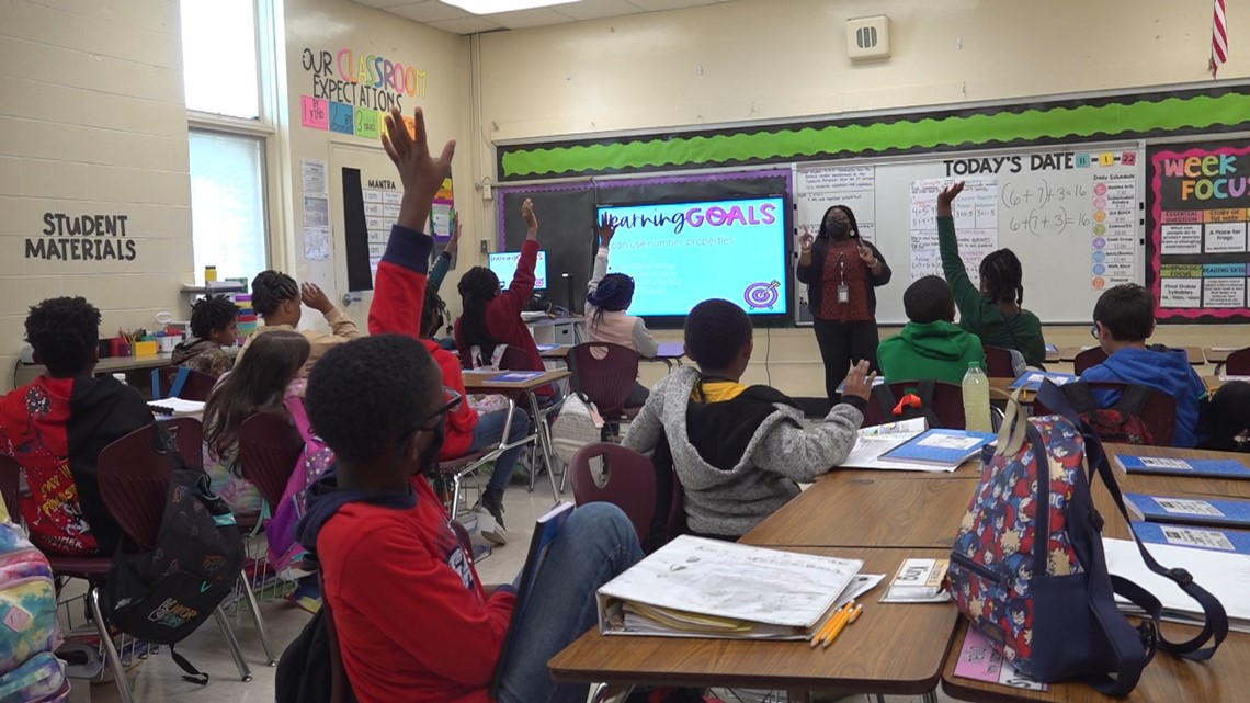 Crosswell Drive Elementary School receives Points of Light Award