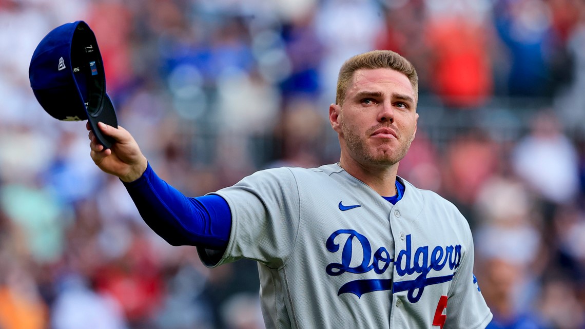 Freddie Freeman Gets Another Ovation, But Braves Beat Dodgers 5-3