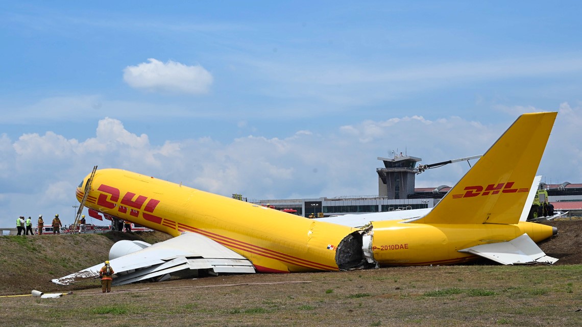 DHL plane splits in half near Costa Rica runway - Vimarsana News