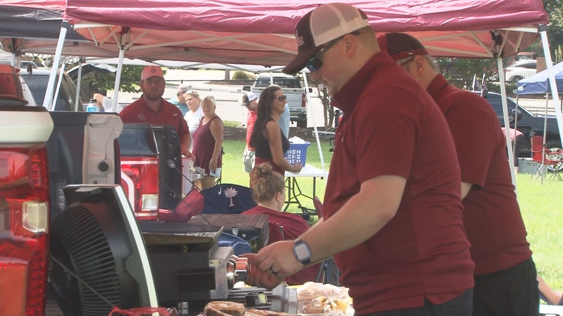Thousands of Gamecock fans tailgate first game of the season