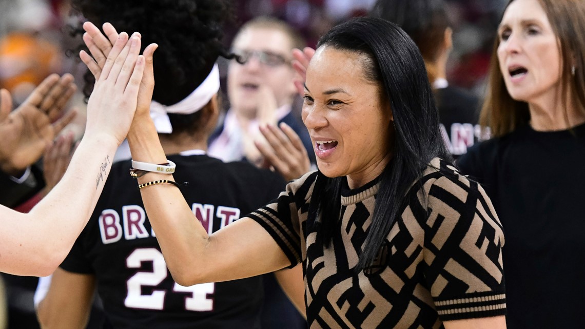 Dawn Staley Wins SEC Coach Of The Year Award | Wltx.com