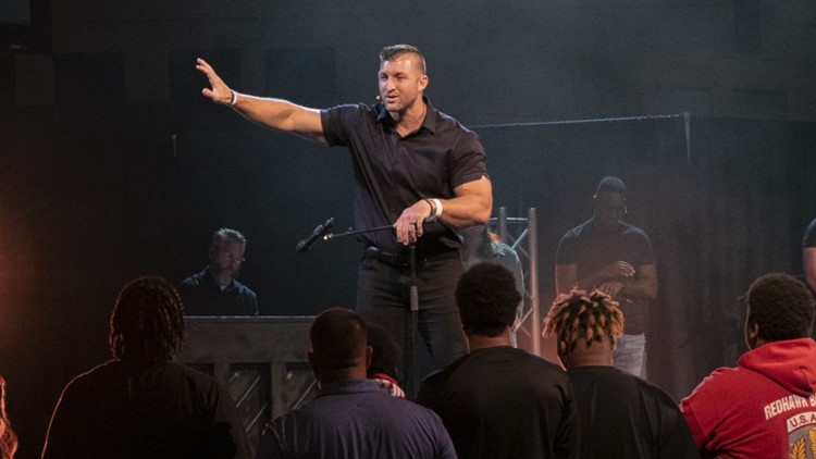 Tim Tebow shares inspirational message at Columbia church