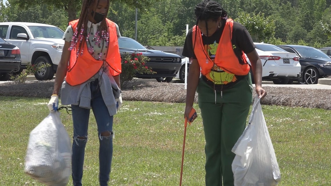 Orangeburg High School for Health Professions cleans up litter | wltx.com