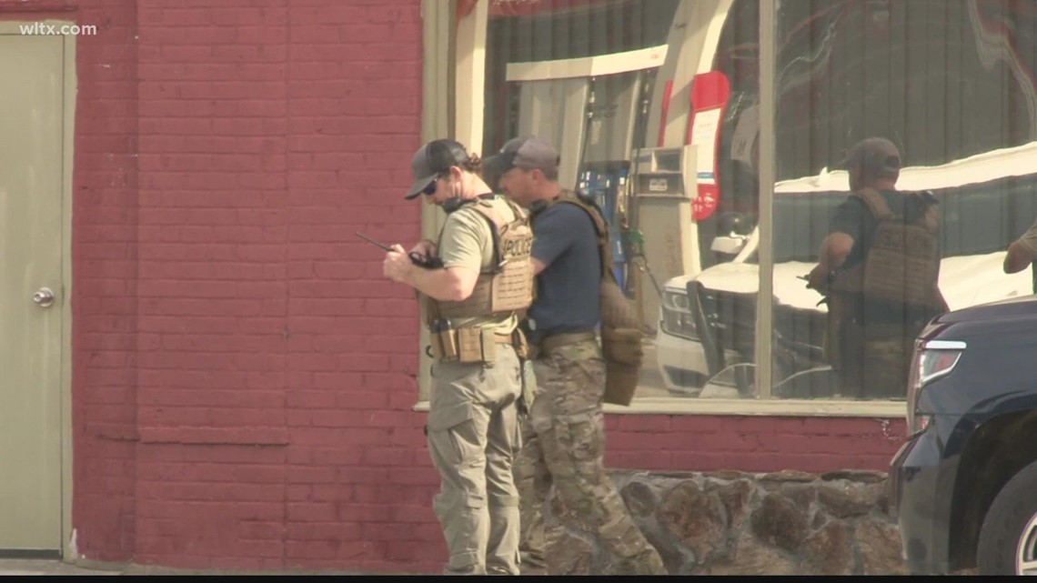 Deputies search for suspect in shooting in Summerton