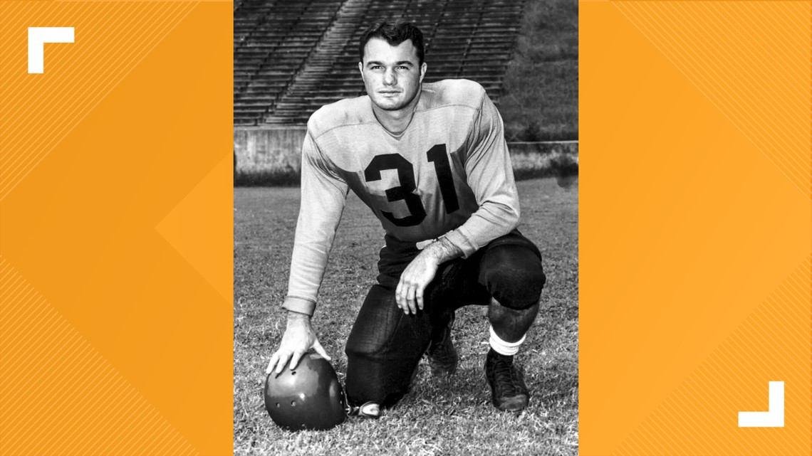 Ken Scar on X: Clemson Tigers and Green Bay Packers hall-of-famer Fred Cone,  91, stands at #HowardsRock with his name in Tigers Ring of Honor behind him   / X