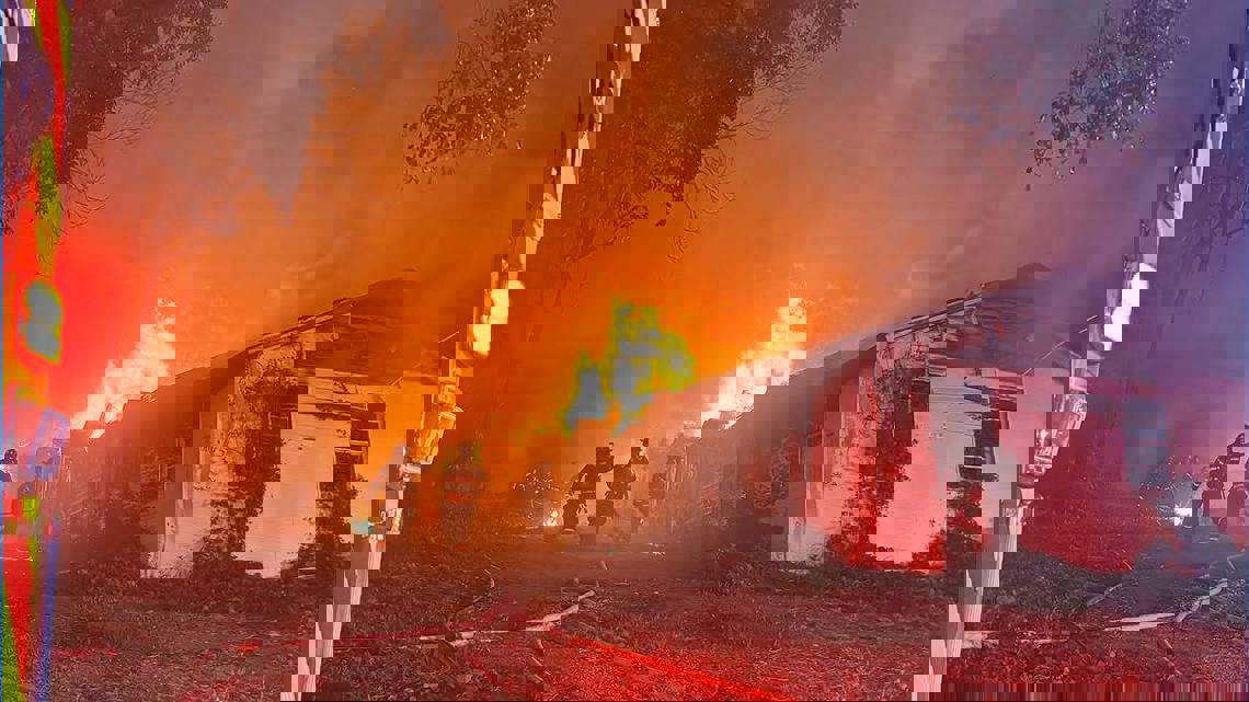 Fire guts abandoned Columbia apartment building early Saturday morning