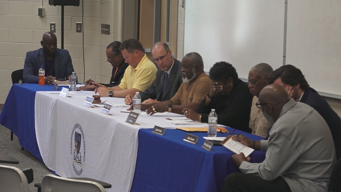 Clarendon County school board discusses budget, investigation