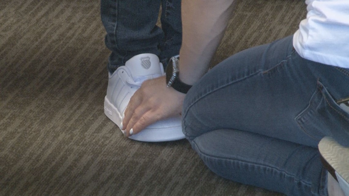 200 students get free shoes in Sumter - Vimarsana News