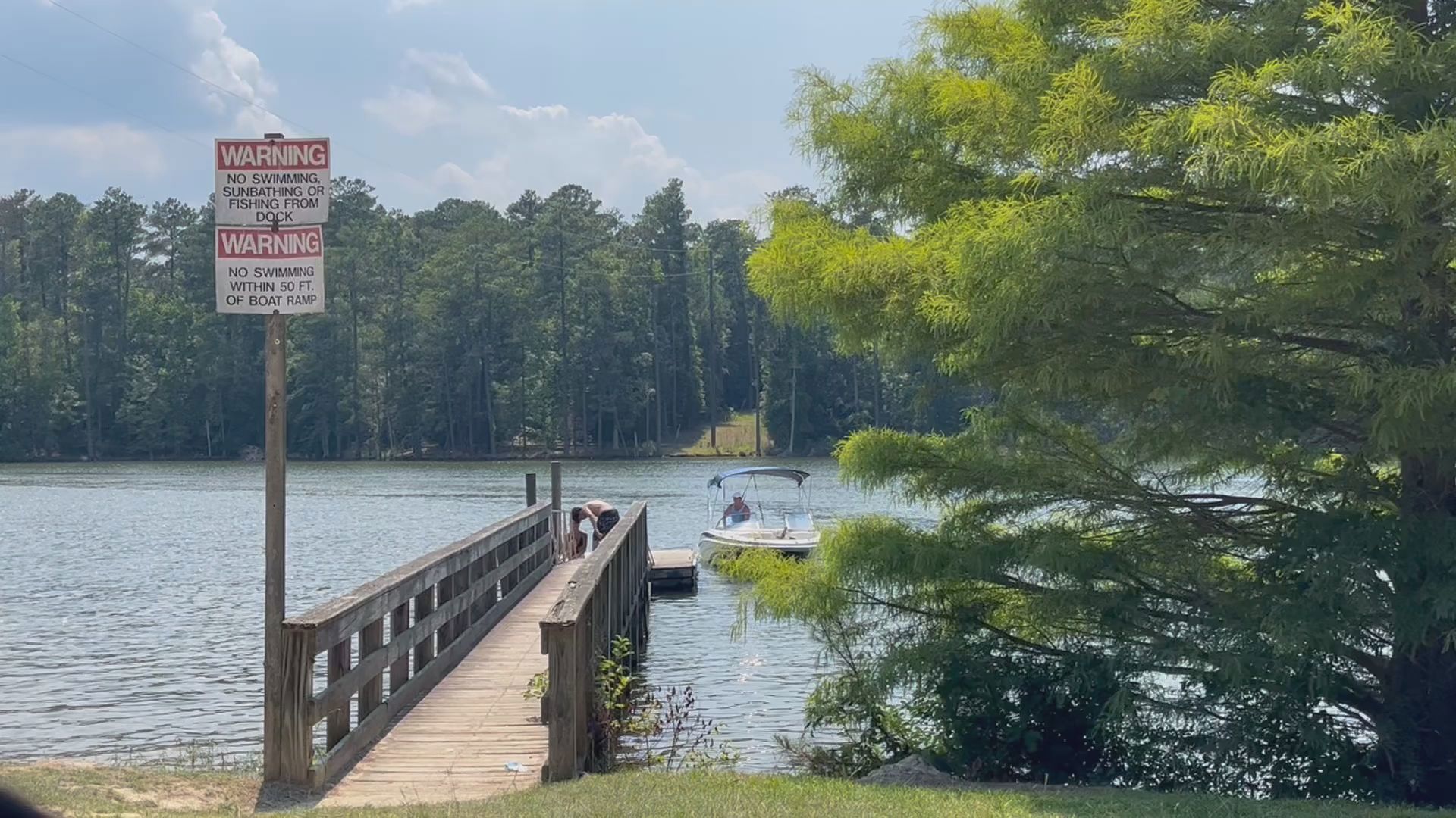 A shooting and stabbing at a Newberry County boat ramp left one person injured, reportedly sparked by an argument between boaters and a jet skier.
