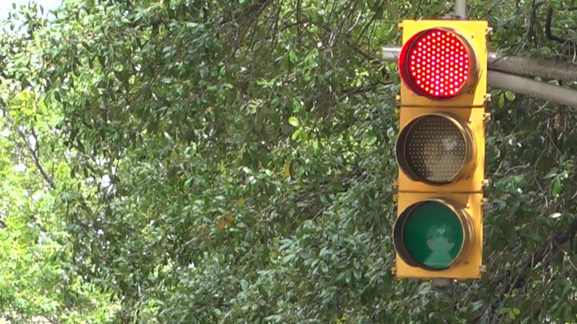 South Carolina bill would allow red light cameras and mailed traffic fines If passed, the bill would allow red light cameras at intersections statewide, with drivers receiving $100 fines through the mail.