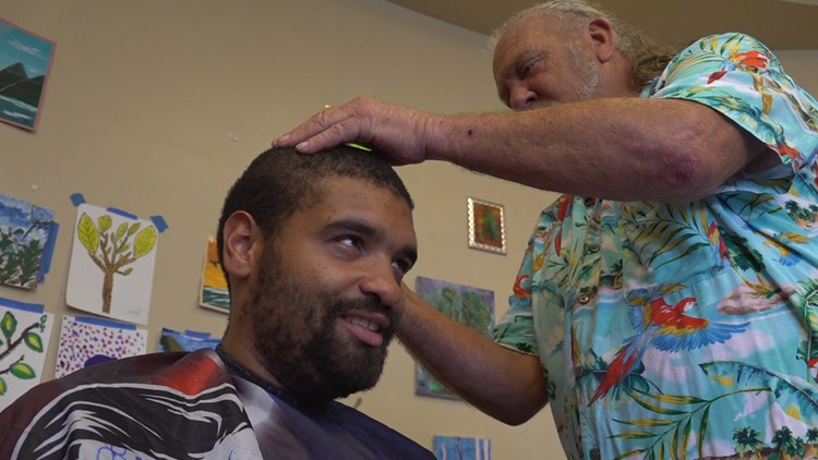 'It can change your whole world': Barber traveling to all 50 states giving free haircuts makes stop in Columbia