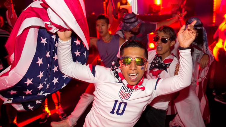 American fans give up Thanksgiving to travel to World Cup